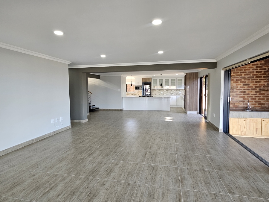 4 Bedroom Property for Sale in Wavecrest Eastern Cape